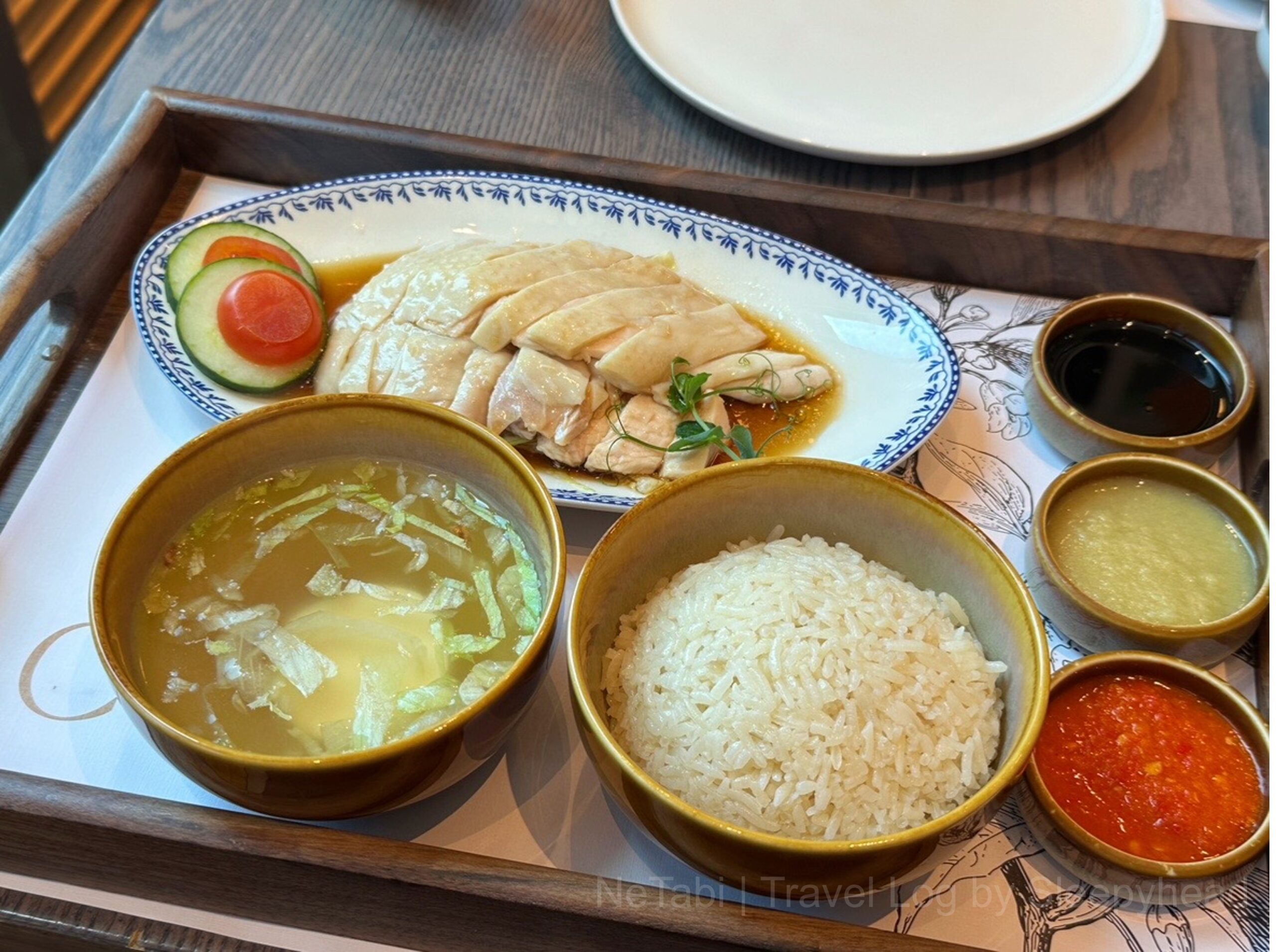 Mandarin Chicken Rice/チキンライス チキンライス、スープ、3種のタレ付き