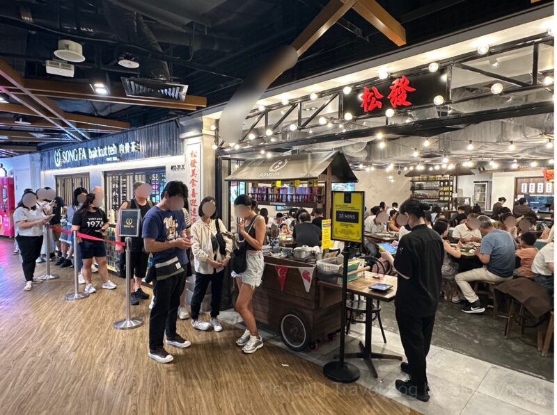 店舗の様子と行列