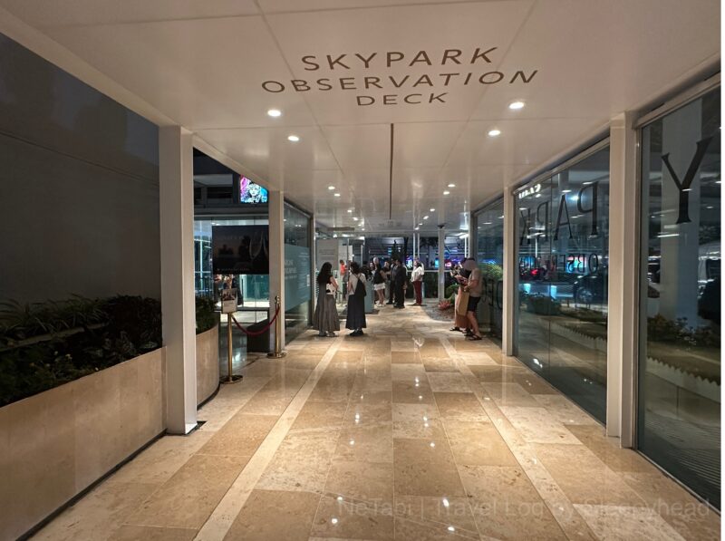 展望デッキに向かう通路