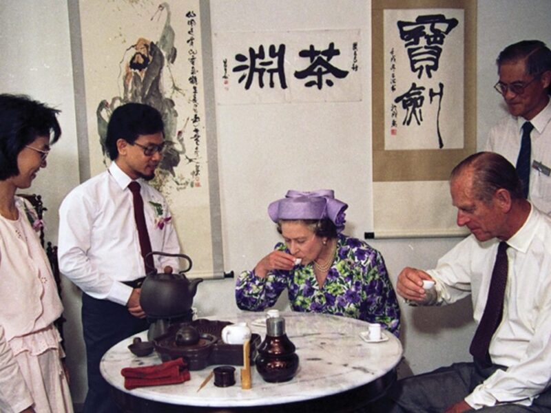 中国茶を嗜まれるエリザベス女王